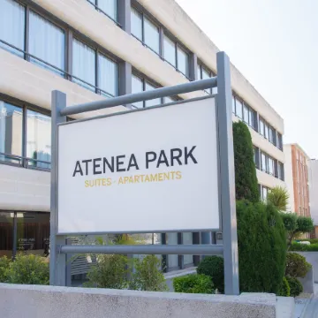 Atenea Park Suites & Apartments Отели рядом с достопримечательностью «Пляж Кунит»