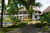 Amun Ini Beach Resort & Spa Hôtels à : Anda