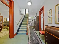 市中心歷史悠久的維多利亞式小屋步行到粘土劇院