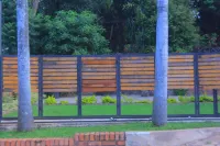 ธัลลี ทีมส์ เกสต์เฮาส์ ทซานีน