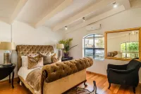 The Ivy Apartments Franschhoek Отели в г. Фрэншек