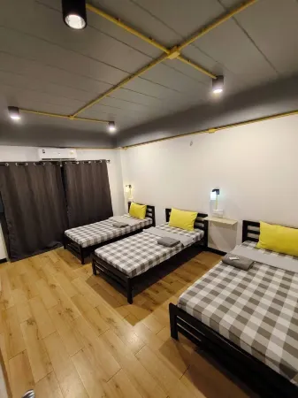 Near BKK Airport Hostel Отели рядом с достопримечательностью «Bangkok Flight Services»