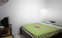 Wisma Rosse Life Bandara Hotels near Hutan pinus Tala Tala, Tompobulu