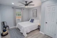 Cozy and Lovely 2Br 1BA Apt#B Near Lively Downtown Hôtels à : 