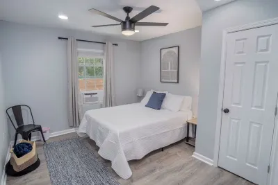 Cozy and Lovely 2Br 1BA Apt#B Near Lively Downtown