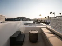 Cubic Mykonos Seafront Design Suites 鄰近奧諾斯海灘（Ornos）的酒店