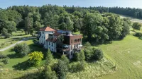 Chateau Des Avenieres Hôtels à proximité de : UCPA Vitam