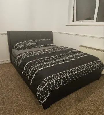 Cozy Romford Escape With Modern Amenities