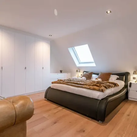 Huswell - Luxurious Apartment with Parking Отели в г. Бернем