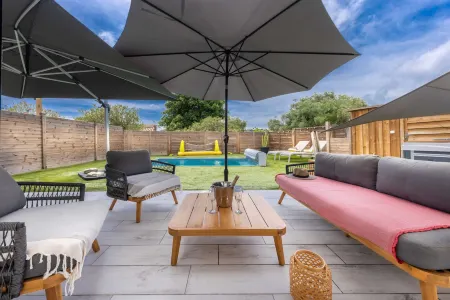 Gîtes Domaine de la chapelle Отели в г. Ле Бар-Сюр-Луп