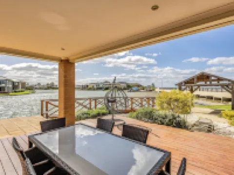 Stayau 5Br Idyllic Lakefront Escape Point Cook Hotels in Point Cook