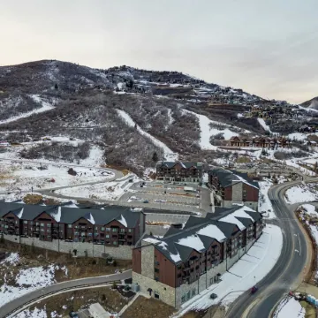 Jordanelle Sunrise Modern Condo, Gondola Access, Year-round Outdoor Fun