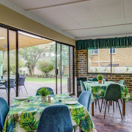 Edenvale Guest House Отели в г. Иденвейл