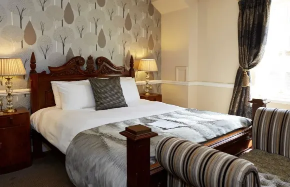 撒拉森之首託斯特酒店 - 格林國王旅館