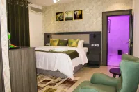 MacDestly Hotel Отели рядом с достопримечательностью «Ejimax Store»