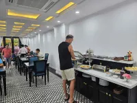 Elegant Hotel - breakfast