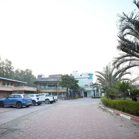 Hotel Drona Palace