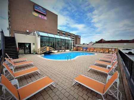 Howard Johnson Plaza by Wyndham by the Falls / Niagara Falls Отели в г. Ниагарский водопад