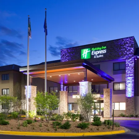 Holiday Inn Express & Suites OMAHA - 120TH AND MAPLE by IHG