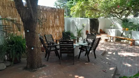 Brightwater Lodge Отели рядом с достопримечательностью «Хаут-Бей»