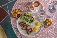 Wayfinder Newport - breakfast