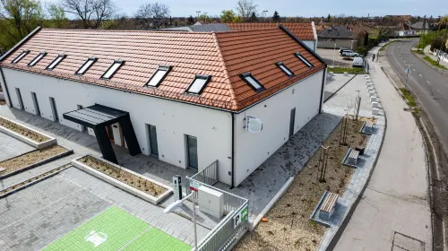โรงแรมธุรกิจและกีฬา Eleven โรงแรมในJaszarokszallas