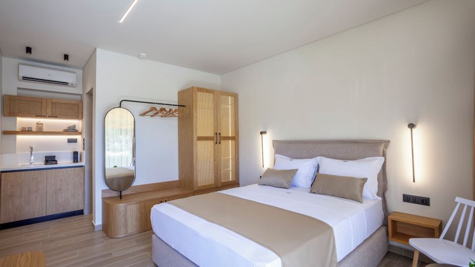 Aliston Deluxe Living - Adults Only