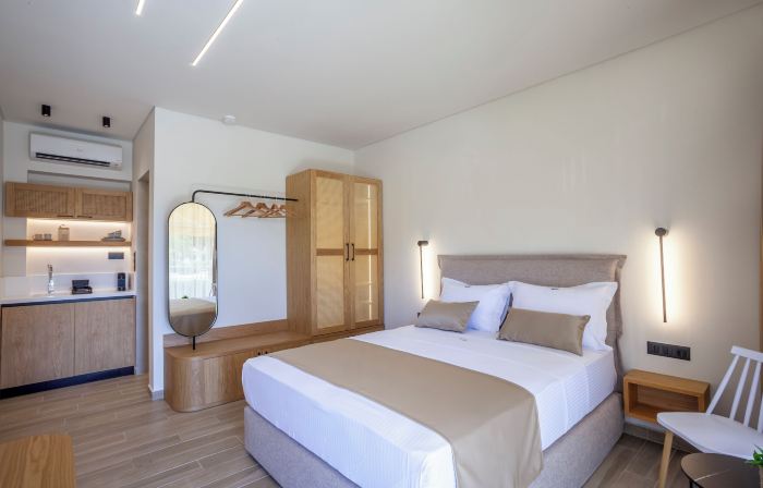 Aliston Deluxe Living - Adults Only