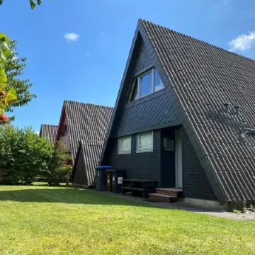 Holiday house with fireplace, near the beach, dogs welcome