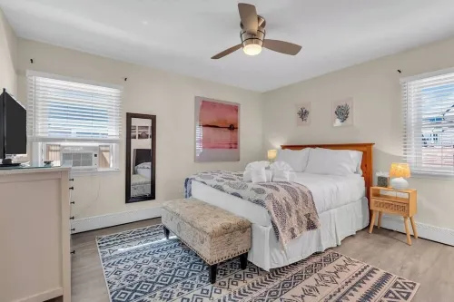 10Minutes walk to beach with Linens + Towels & Game Room