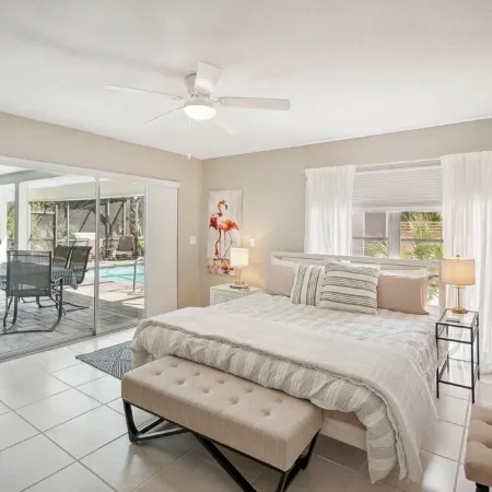 Beautiful beach house with heated pool, 1 mile to Siesta Key Beach