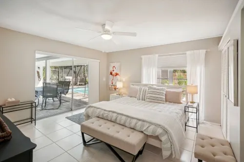 Beautiful beach house with heated pool, 1 mile to Siesta Key Beach