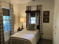 Charming 2-Bedroom Farmhouse in Walterboro-Pet Friendly, Lots of Outdoor Space