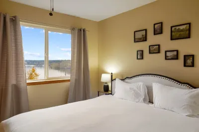 Cozy Bremerton Home with Water Views Hotels in der Nähe von Bremerton