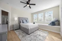 Centrally located-New Construction-Luxury Houston Home Hotels in North Houston