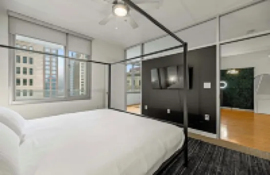 Modern Downtown Dallas City View High-Rise, Free Parking, Balcony, Pool, Gym