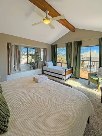 Hot tub~Game Room~Fire pit~Grill