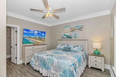 Ocean Views! 5BR- 3King bed Myrtle Beach house, Steps to Beach! Golf Cart Avail Hôtels à proximité de : South Strand Recreation Center