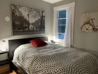 Charming 2-bedroom house in marvelous Auburn with AC, WiFi, and fenced yard.