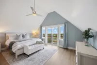"Ocean Shore Desire" Beach Getaway! Beach/HotTub/Gameroom/Sleeps 10 - Wi-Fi
