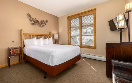 Spectacular Views from 1-bedroom Condo in Copper Mountain Center Village