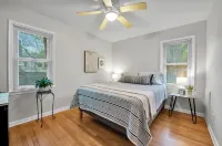 Elegant, Artsy Home in N. Royal Oak! - Homestays