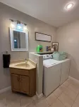 Cozy Corner Cottage - 4 Bed/2 BathNo Cleaning Fee!