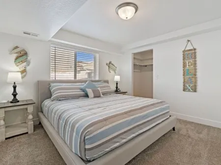 Spacious 6-bedroom house in Garden City/Bear Lake! w/ ping pong, air hockey