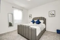 Exquisite 4-Bedroom Home in Katy with Pool Access