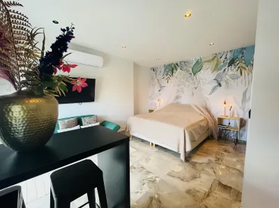 Luxury Studio with Private Jacuzzi Near Beaches Hotels near Cas Abao Beach