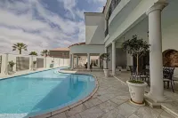 Lagoon Suites Guesthouse CC - piscine