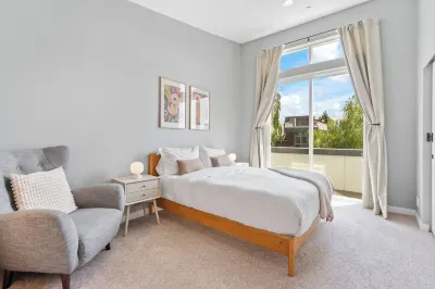 Modern Ballard Retreat – Walk to Cafes & Parks Hotels in ballard