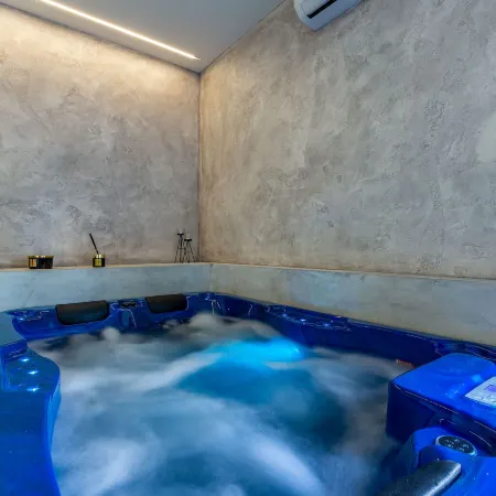 Luxury Hedone Apartment Near the Bridge with Private Spa Zone