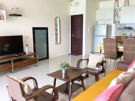 Koh Sirey Beachfront Pool Villa Отели рядом с достопримечательностью «Old Phuket Town»